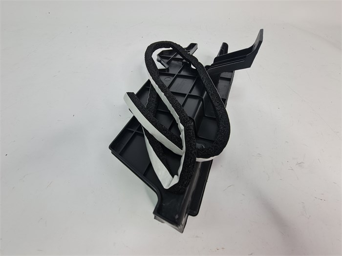 Дефлектор радиатора правый верхний Changan CS35Plus S111F2713070500