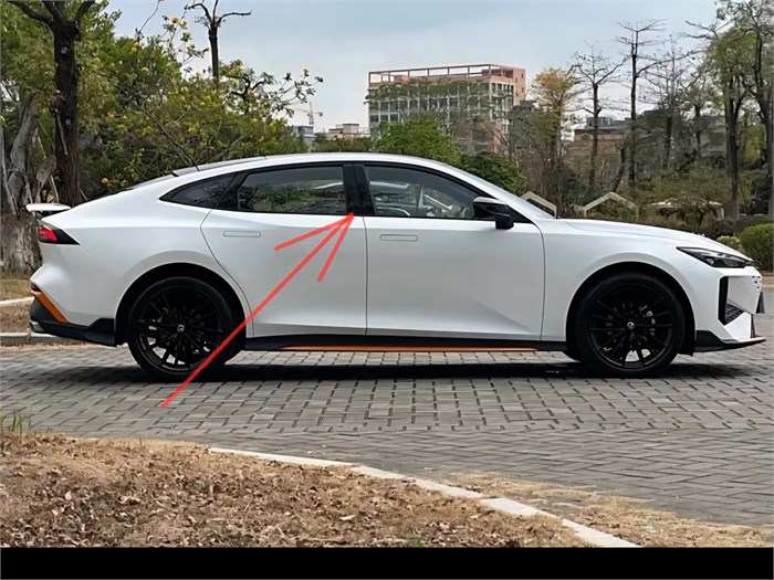 Накладка двери стойки задней правой Changan UNI-V C281F2709040700