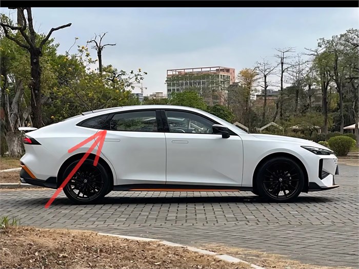 Накладка стойки задней правой двери Changan UNI-V C281F2709040900