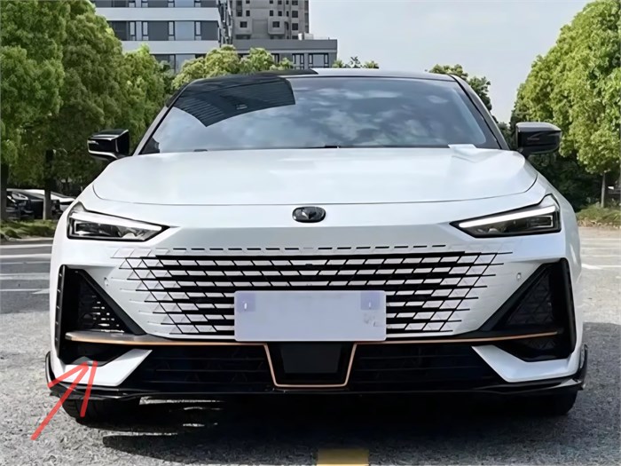 Накладка бампера переднего правая Changan UNI-V Sport C281F2713011801