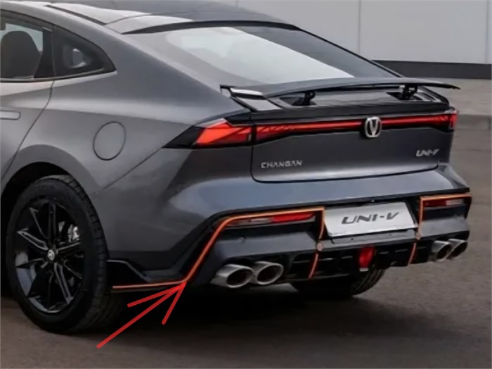 Молдинг заднего бампера левый Changan UNI-V Sport C281F2713031400