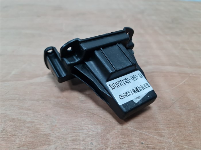 Кронштейн решетки радиатора Changan CS75 PLUS S311F2713011801AA