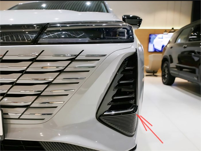 Накладка бампера переднего левая Changan CS75 Plus 2803333CD75