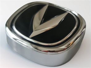 {{photo.Alt || photo.Description || 'Эмблема крышки багажника CHANGAN CS85 COUPE'}}