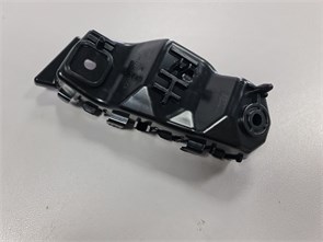 {{photo.Alt || photo.Description || 'Кронштейн переднего бампера правый Changan LAMORE'}}