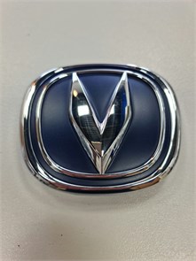 {{photo.Alt || photo.Description || 'Эмблема крышки багажника Changan CS75'}}