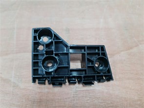 {{photo.Alt || photo.Description || 'Кронштейн бампера переднего правый Haval F7/F7X'}}