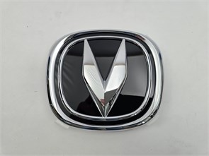 {{photo.Alt || photo.Description || 'Эмблема "V" (логотип) Changan Hunter PH2011280508'}}